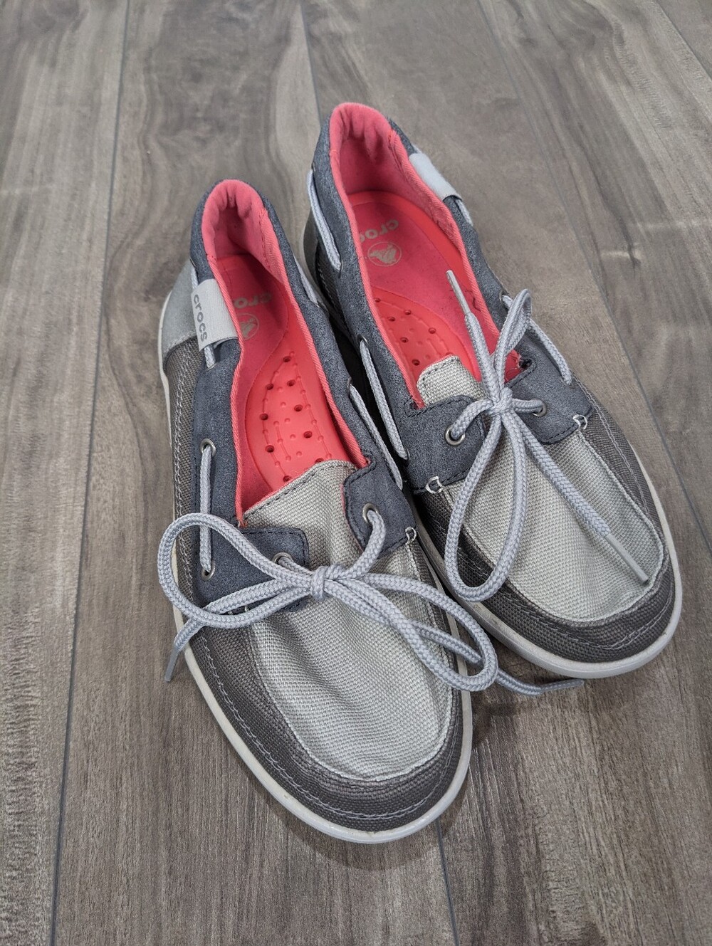 CROCS Women’s Gray Boat Shoes with Coral Lining Size 8